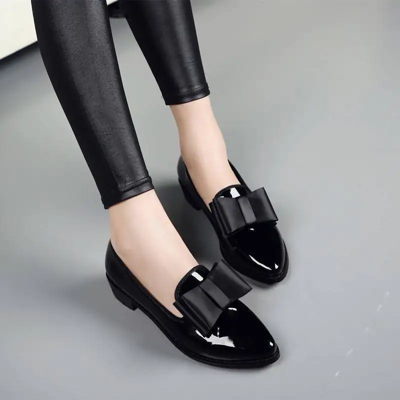 KNCOKAR Весенний новый стиль, британские кеды в стиле колледжа, черные рабочие туфли, женская обувь для пригородных поездок на толстом каблуке с острым носком. Изображение 2