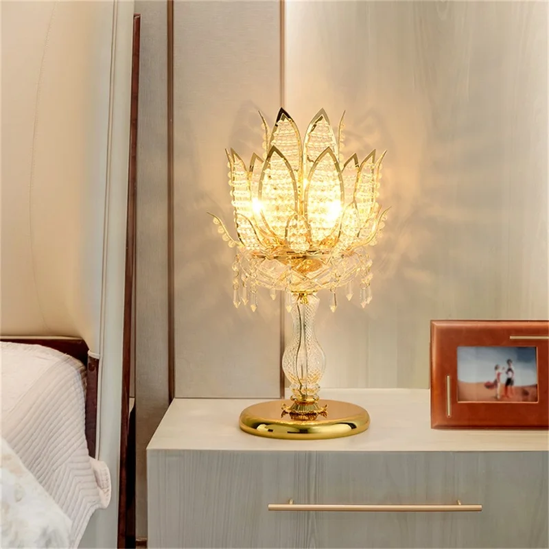 Хрустальная настольная лампа LED Lotus Настольная лампа Современное золото Креативный дизайн ламп Украшения дома прикроватные светильники хрустальное освещение. Изображение 3